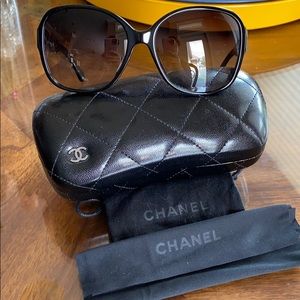 CHANEL authentic sunglasses